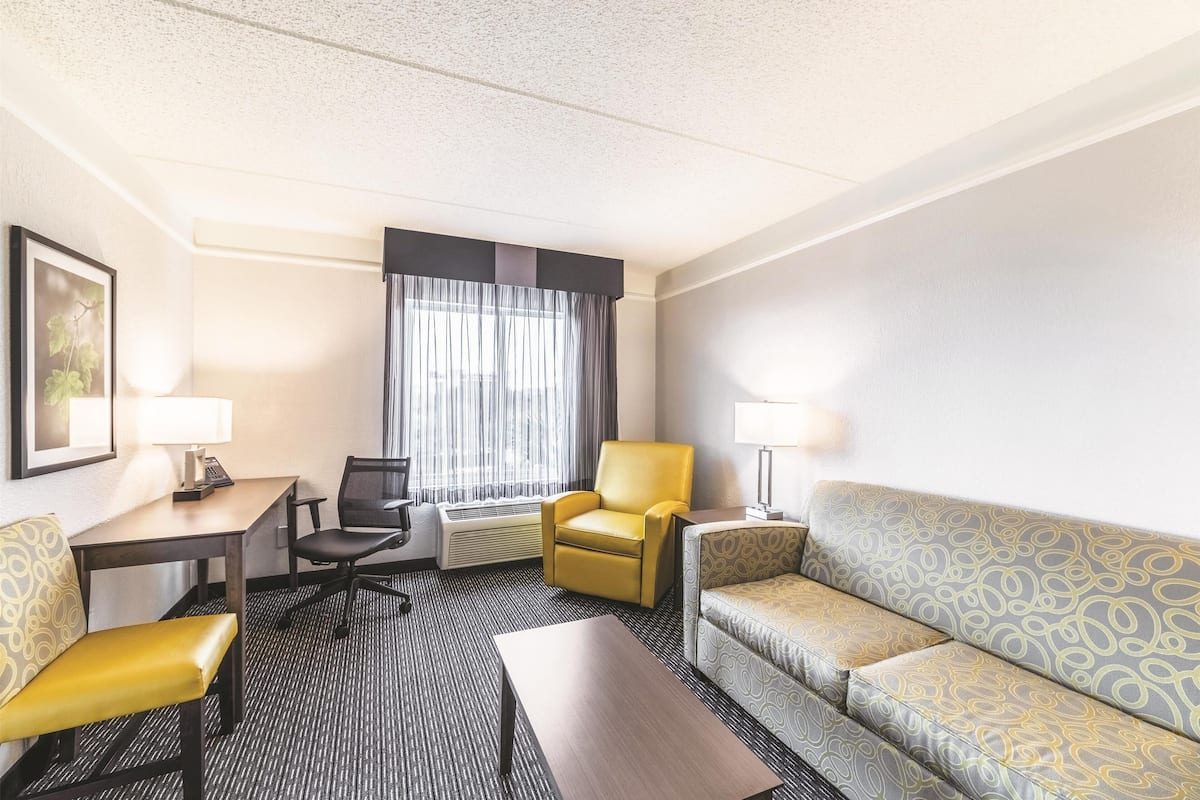 deluxe room, 1 king bed, non smoking | pillow-top beds, desk, laptop workspace, blackout curtains