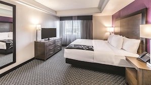 Suite – deluxe, 1 kingsize-seng, ikke-røyk (Executive) | Senger med overmadrass, skrivebord og skrivebord for bærbar PC