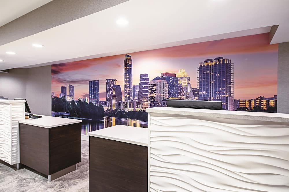 La Quinta Inn & Suites by Wyndham Austin Airport