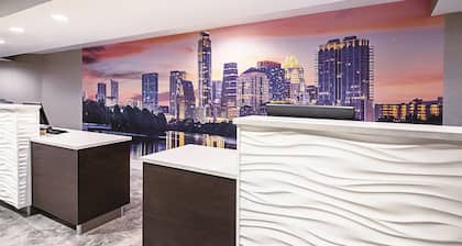 La Quinta Inn & Suites by Wyndham Austin Airport