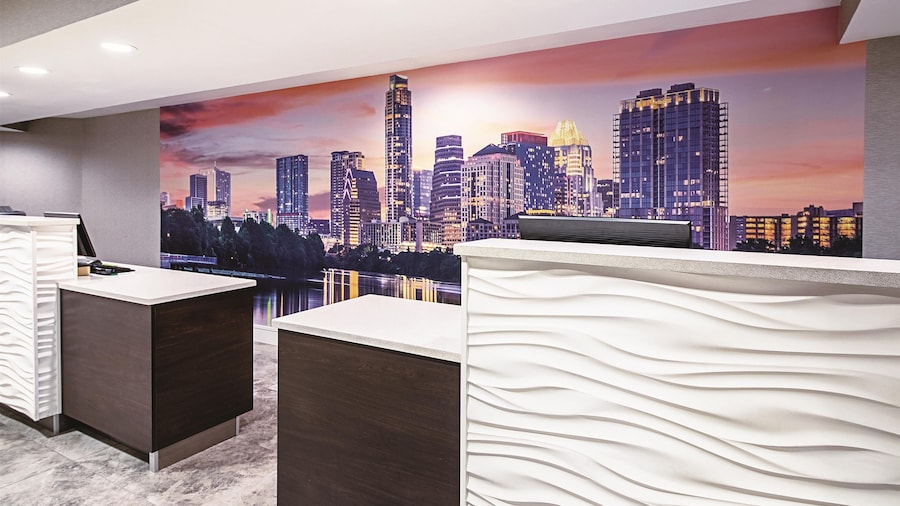 La Quinta Inn & Suites by Wyndham Austin Airport