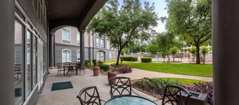 La Quinta Inn & Suites by Wyndham Houston Bush IAH South
