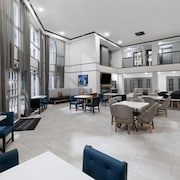 La Quinta Inn & Suites by Wyndham Houston Bush IAH South