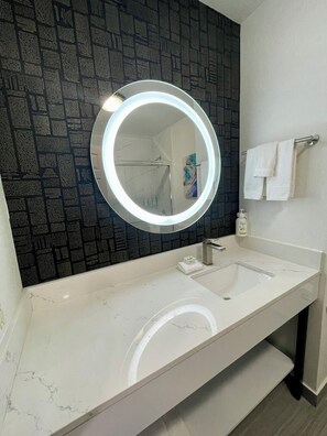 Suite, 1 Bedroom, Non Smoking (1 King Bed) | Bathroom | Combined shower/tub, free toiletries, hair dryer, towels