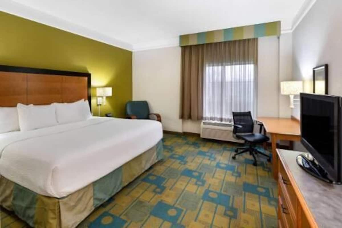 Premium bedding, pillowtop beds, desk, blackout drapes
