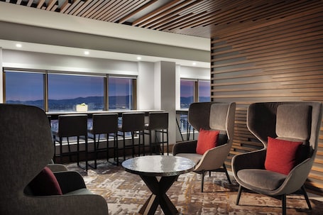 Serves lunch and dinner. Marriott Phoenix Airport