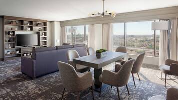 1 bedroom, premium bedding, pillowtop beds, individually decorated