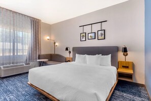 Habitación, 1 cama King size, con acceso para personas discapacitadas, para no fumadores | Escritorio, espacio para trabajar con laptop y cortinas blackout 