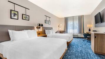 Camera Standard, 2 letti queen, non fumatori | Una scrivania, postazione laptop, tende oscuranti, insonorizzazione