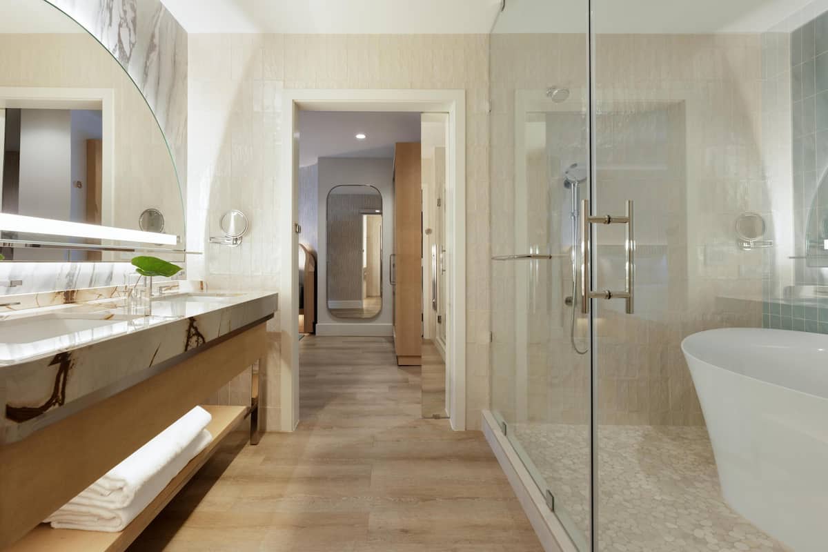 Room, 1 King Bed (Skyline Loft with Soaking Tub) | Bathroom