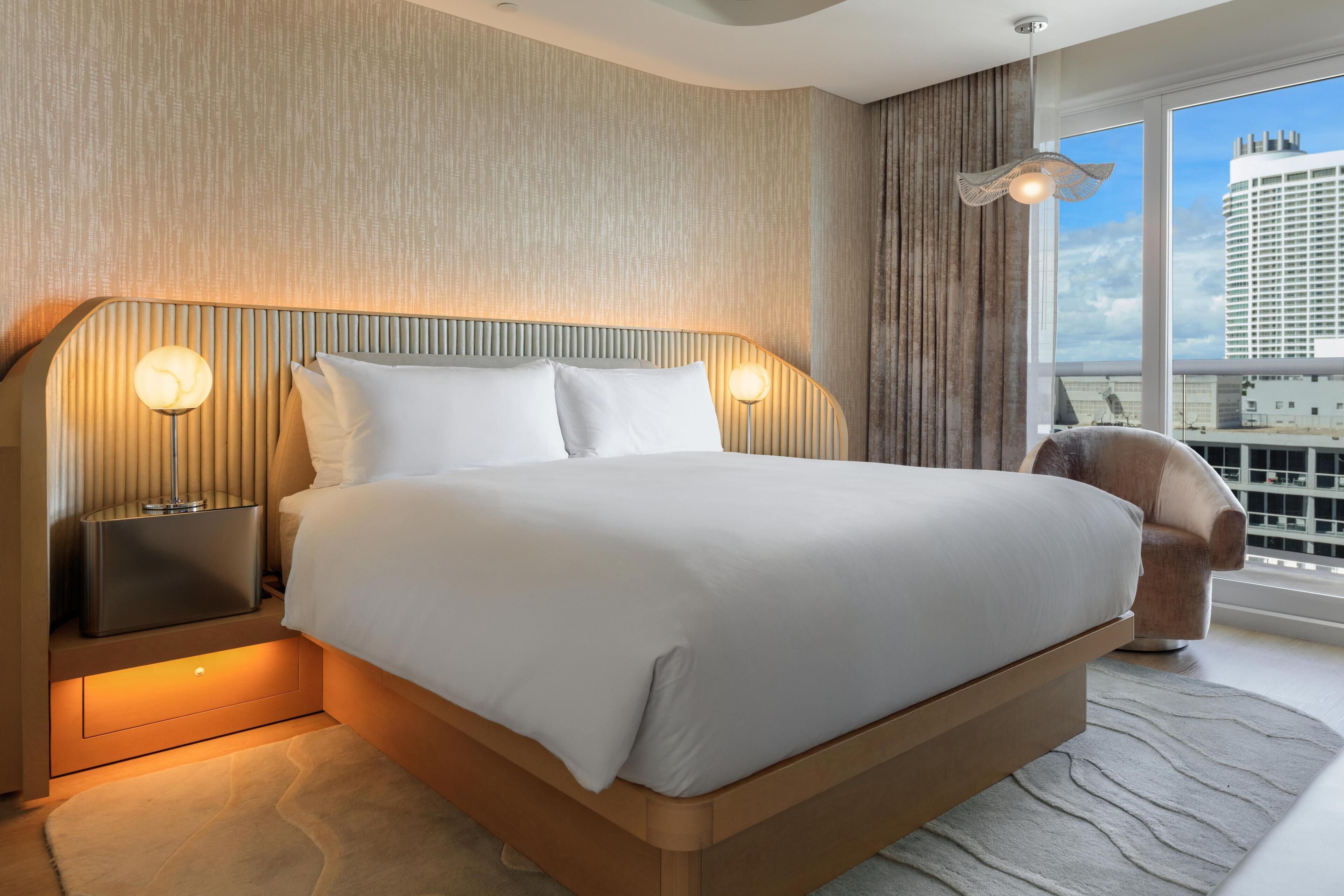 Room, 1 King Bed, Balcony
