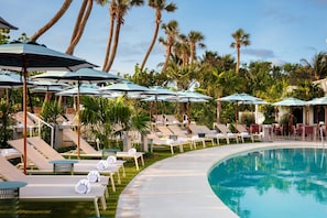 2 piscines extérieures, tentes de plage, parasols de plage