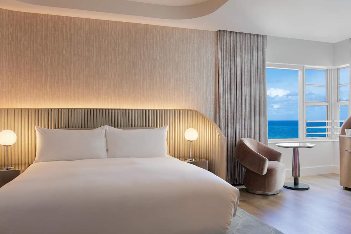 Room, 1 King Bed, Accessible (Shower) | Premium bedding, down comforters, in-room safe, desk