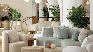 Área de estar no saguão