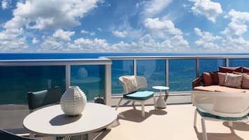 Premium bedding, down comforters, in-room safe, desk