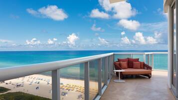 Premium bedding, down comforters, in-room safe, desk