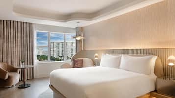 Peralatan tempat tidur premium, gebar bulu kapas, peti besi dalam bilik