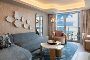 Suite (Ocean Terrace with Soaking Tub) | Roba de llit d'alta qualitat, cobrellits i caixa forta a l'habitació