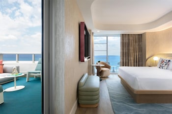 1 bedroom, premium bedding, down comforters, in-room safe at ANDAZ MIAMI BEACH, BY HYATT