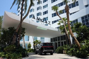 Exterior - Andaz Miami Beach Resort & Spa (Miami Beach)