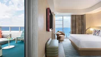 Luxe beddengoed, donsdekens, een kluis op de kamer, een bureau