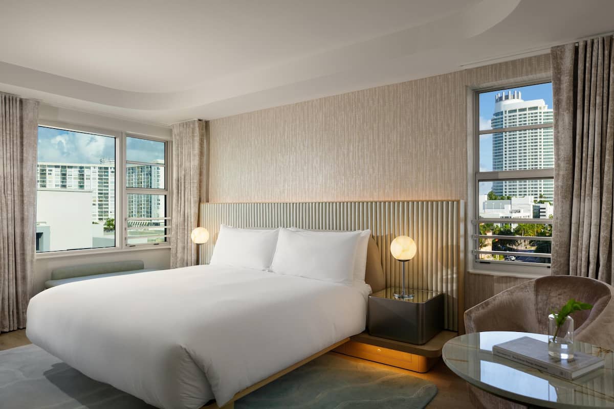 Room, 1 King Bed, Bathtub