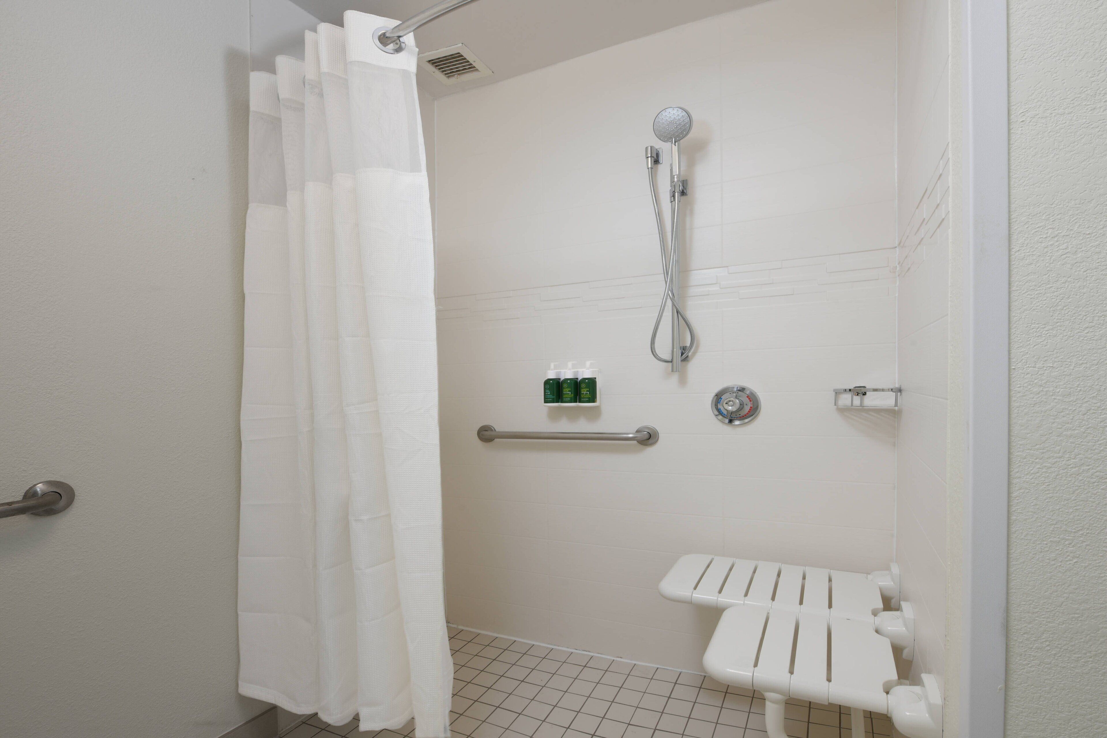 suite, 1 bedroom | bathroom | combined shower/bathtub, free toiletries, hair dryer, towels