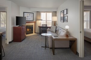 Premium bedding, in-room safe, desk, laptop workspace