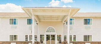 Super 8 by Wyndham Platte City Kansas City Area Airport