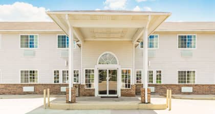 Super 8 by Wyndham Platte City Kansas City Area Airport