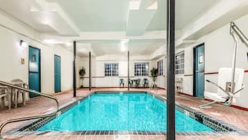 Kolam renang tertutup