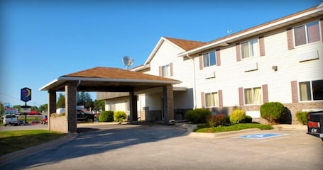 Exterior. Best Rest Inn & Suites