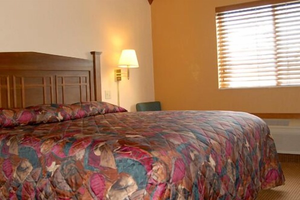 Standard Room, 1 King Bed | Free WiFi, bed sheets, wheelchair access