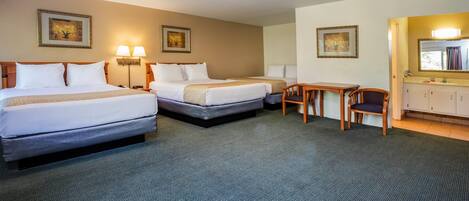 Værelse - flere senge - ikke-ryger - udsigt til flod | Skrivebord, strygejern/strygebræt, gratis baby-/barnesenge, gratis Wi-Fi