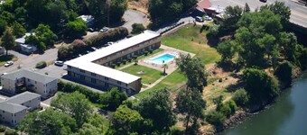 Travelodge by Wyndham Red Bluff South of Redding