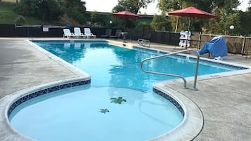 Außenpool (je nach Saison geöffnet)