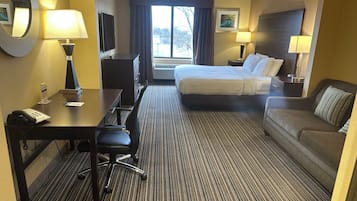 Suite estudio, 1 cama King size y sofá cama, para no fumadores | Ropa de cama hipoalergénica, muebles diferentes y escritorio