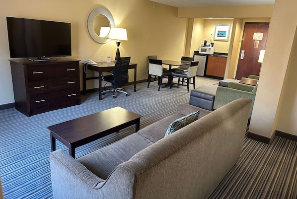 Executive Studio Suite, 1 King Bed, Non Smoking | Hypo-allergenic bedding, individually furnished, desk, laptop workspace
