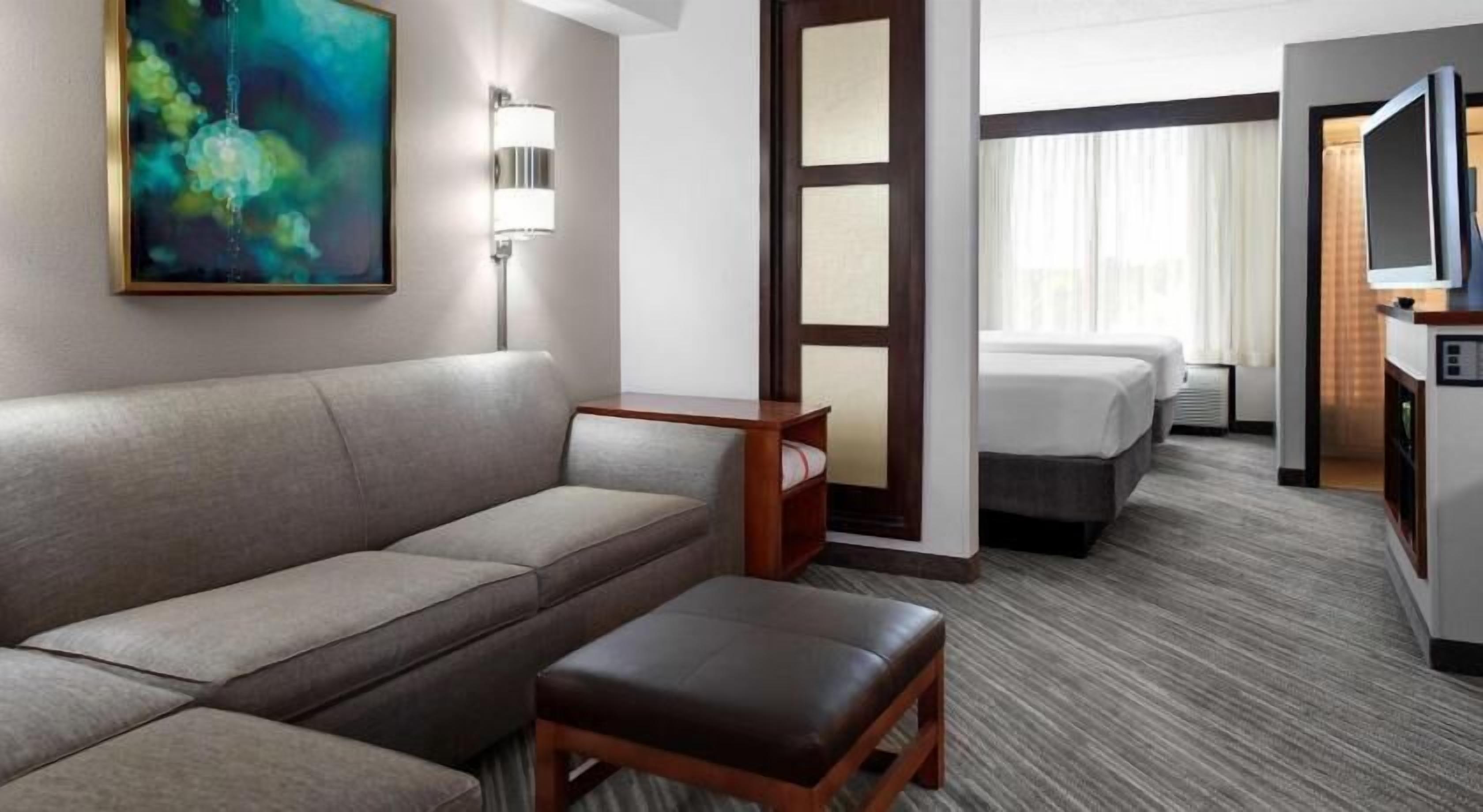 Premium bedding, in-room safe, desk, blackout drapes