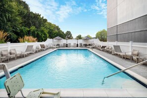 Seasonal outdoor pool, open 6:00 AM to 10:00 PM, pool loungers