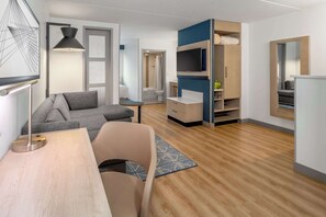 Premium bedding, in-room safe, desk, laptop workspace