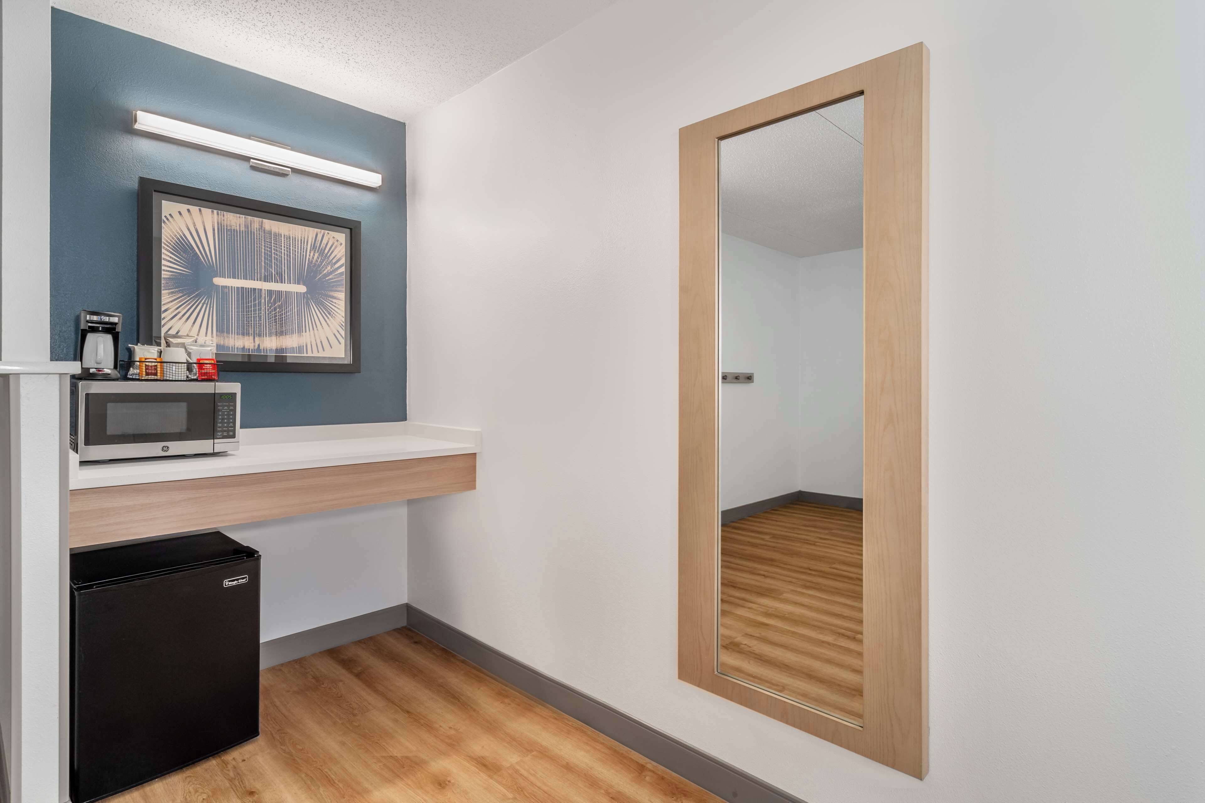 premium bedding, in-room safe, desk, laptop workspace