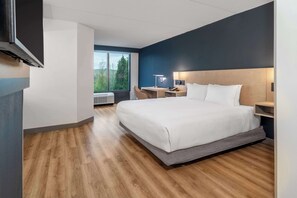 高級寢具、房內夾萬、書桌、手提電腦工作空間