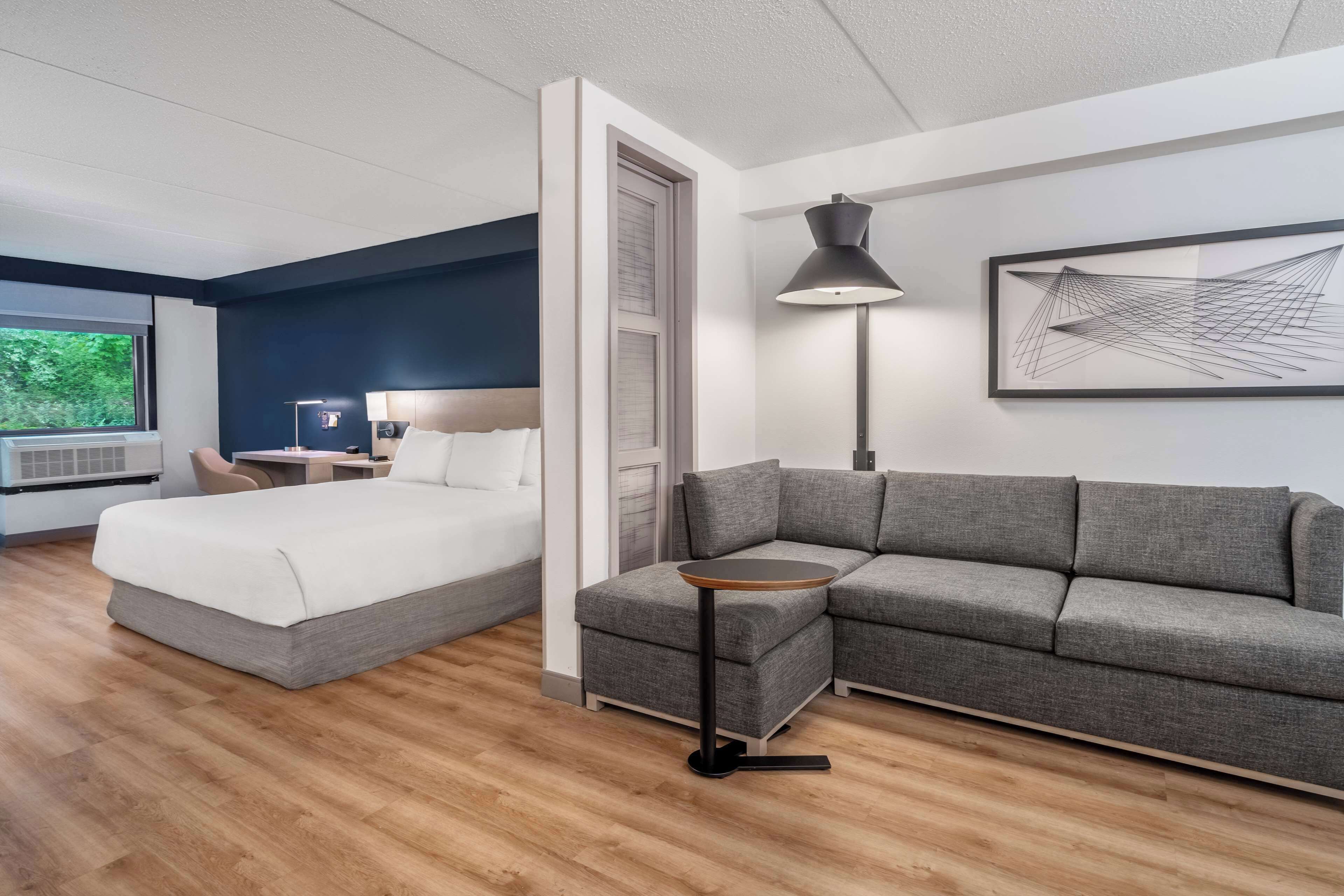 premium bedding, in-room safe, desk, laptop workspace