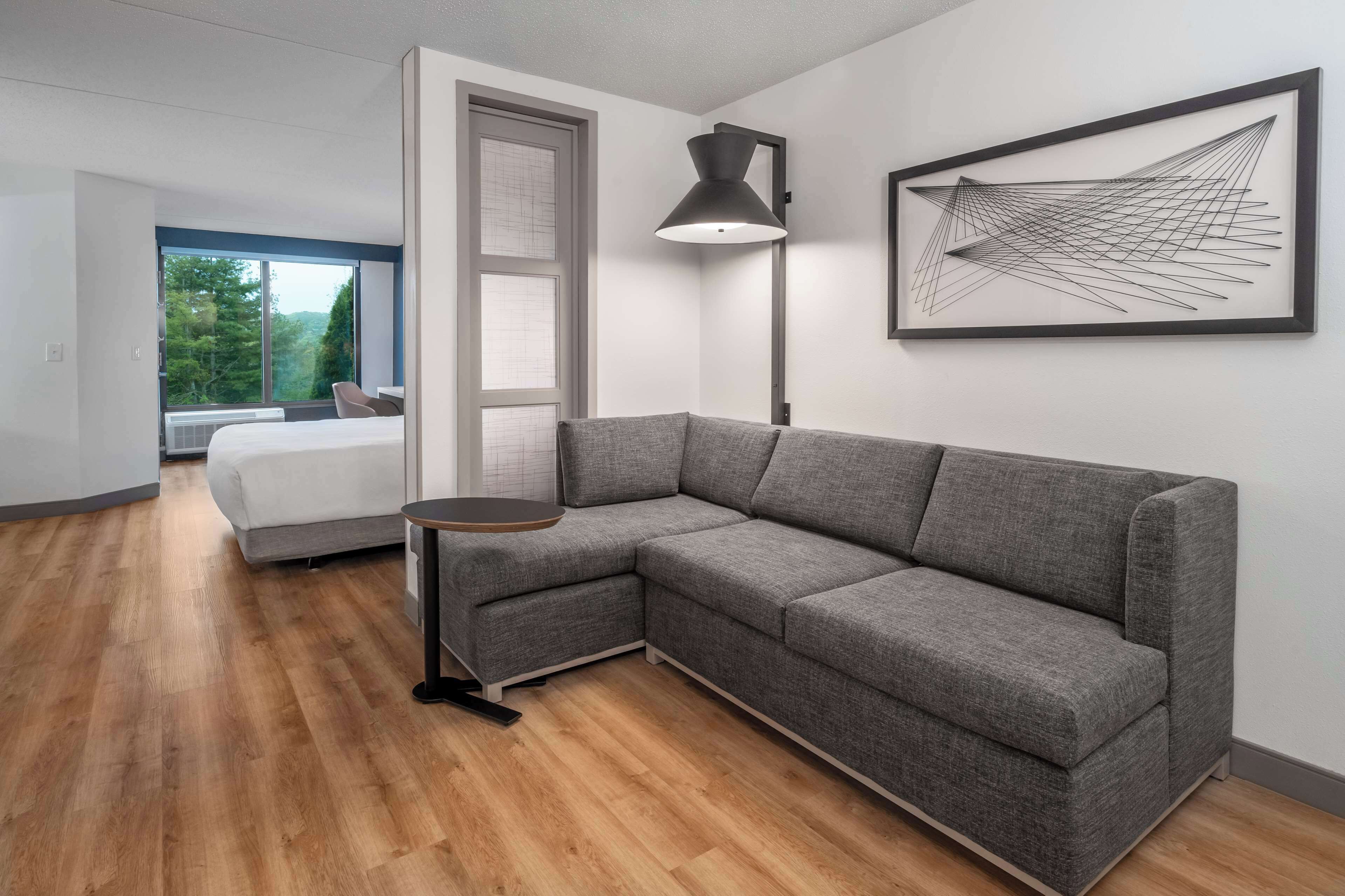 premium bedding, in-room safe, desk, laptop workspace