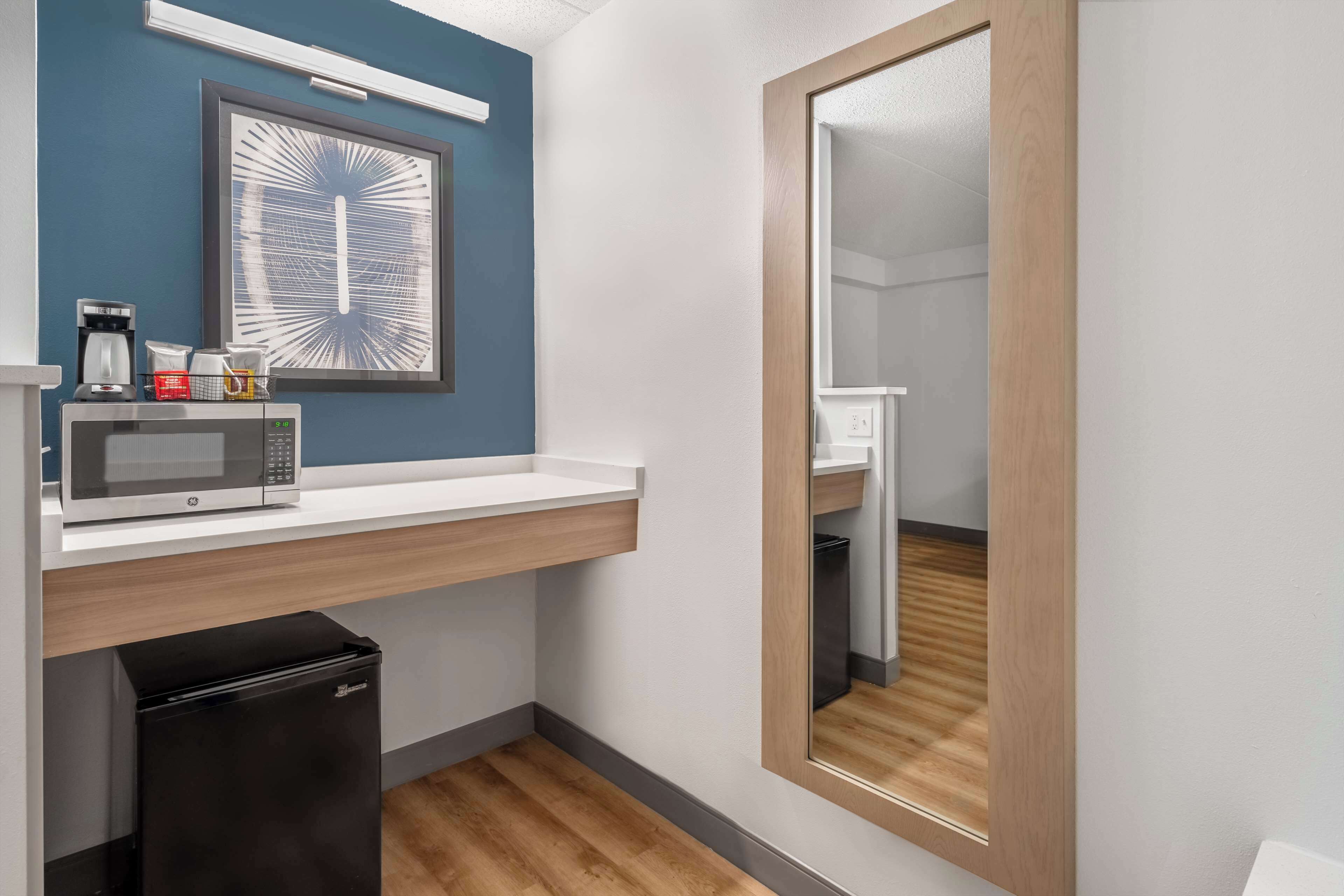 premium bedding, in-room safe, desk, laptop workspace