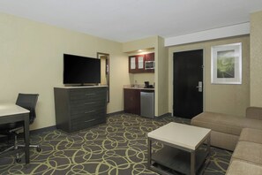 Executive Suite, 2 Double Beds | Living area | Flat-screen TV, pay movies