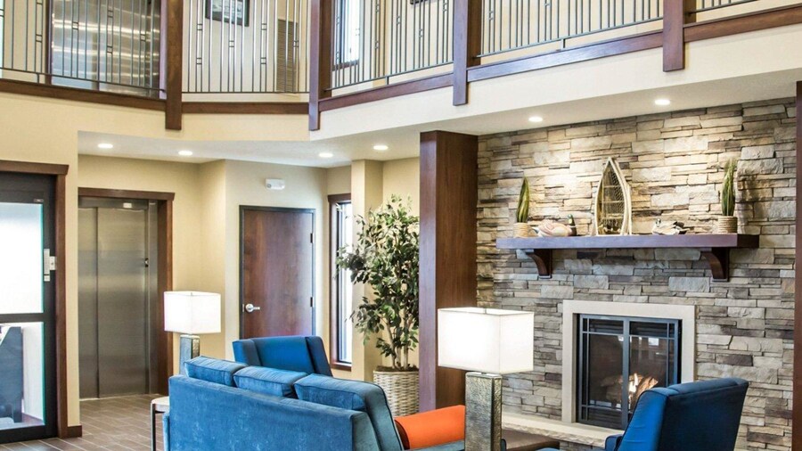 Comfort Inn & Suites Riverview near Davenport and I-80