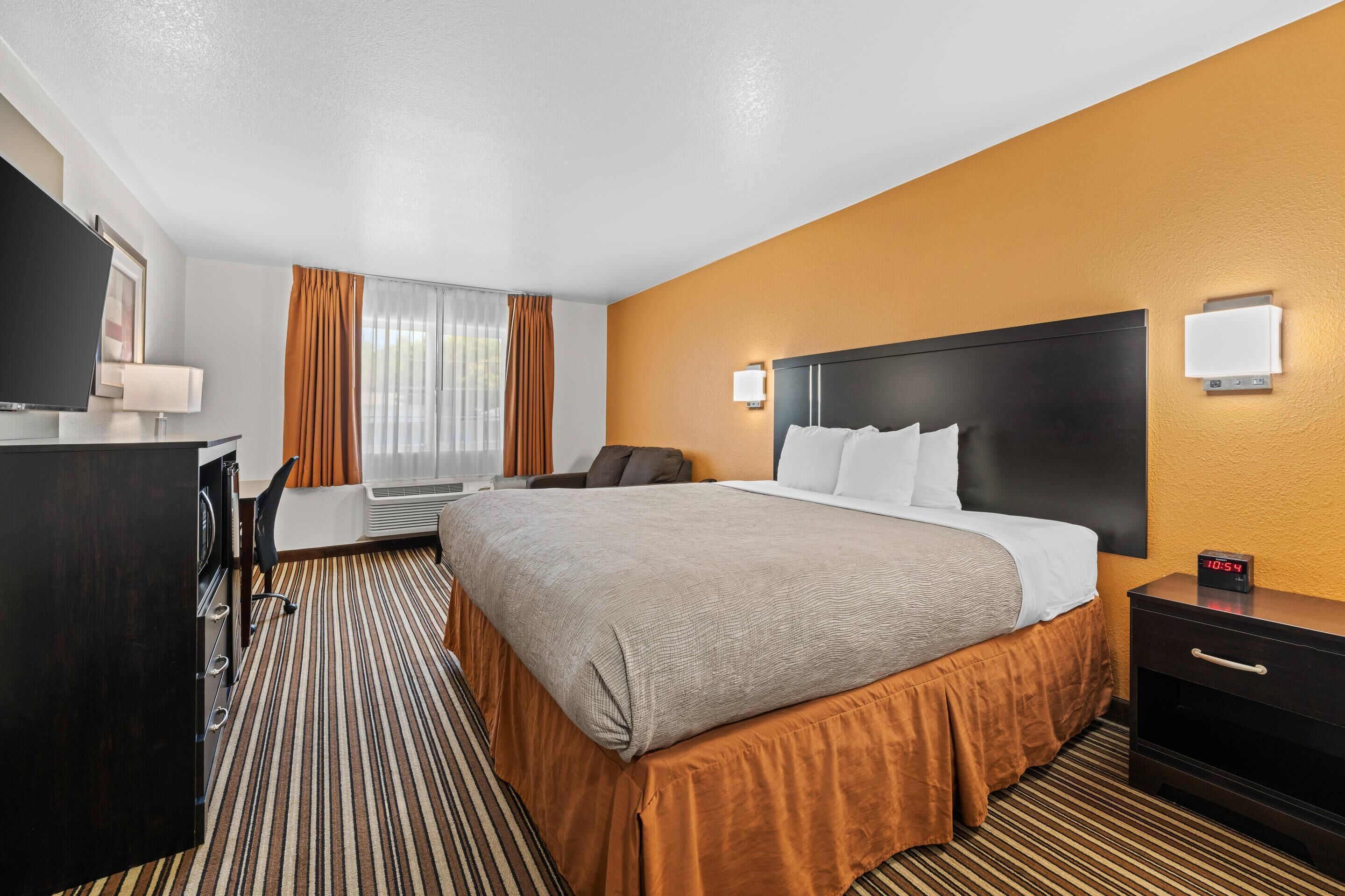 Standard Room, 1 King Bed with Sofa bed, Non Smoking | Desk, iron/ironing board, free WiFi, bed sheets