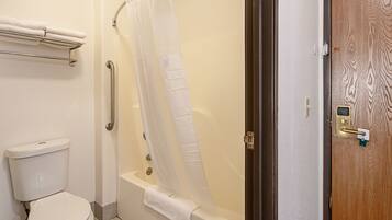 Combined shower/bathtub, free toiletries, hair dryer, towels